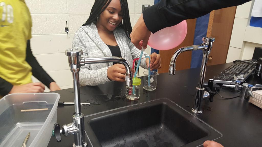 PHHS_Paramed's tweet photo. Paramed Ss design pumps to mimic the heart. #wearegators @BCPSSci @MToolin #phhspl #phhsavid https://t.co/rbFK3N15wd