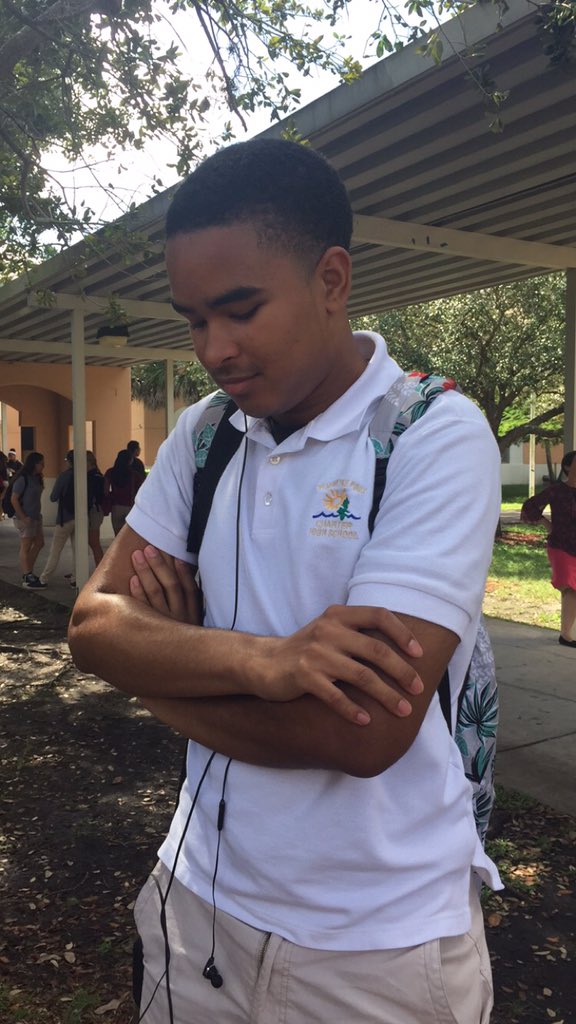 DailyHarris tweet picture