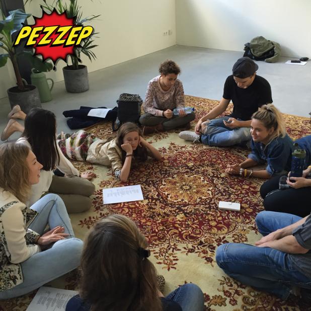 Praat jij wel over je ervaringen met #pesten ? Deel je verhaal via bit.ly/FBPezzep ! #durftepraten