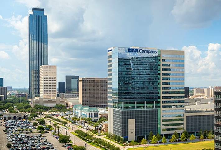 TNRG's tweet photo. TNRG brokers are making deals around the city! #CRE #Land @BisnowHouston https://t.co/kTKsFYBSHs https://t.co/m6JVSRRF33