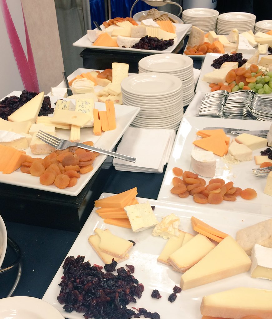 UW_URWhatUTwEat's tweet photo. Fromage!!! #URwhatUtwEAT  #Montreal https://t.co/ujtmLer5zB