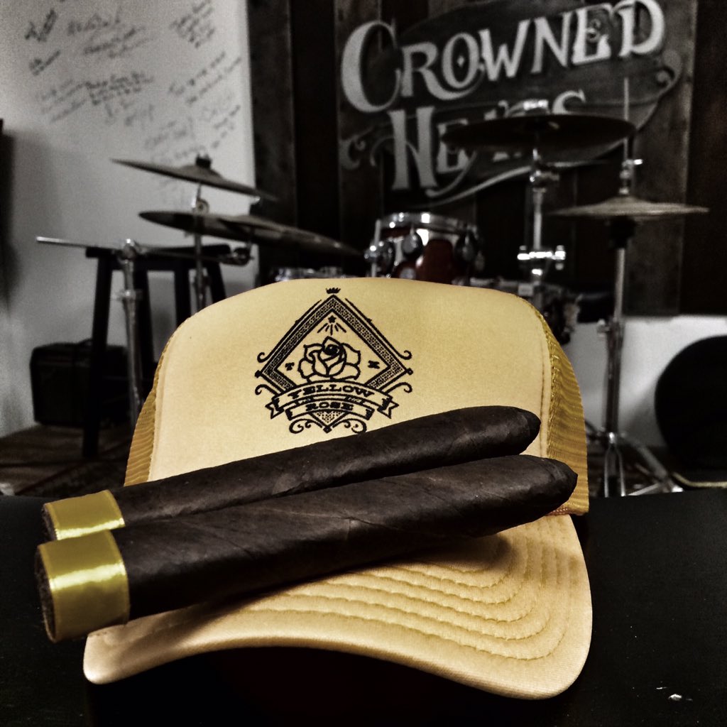 TheCrownedHeads's tweet photo. How bout a couple Roses 4 Tuesday? RT if u want. #CrownedHeads #YellowRose #TXExclusive #2ferTuesday https://t.co/u18Lv0QFiB