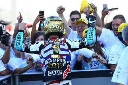 cescacalore's tweet photo. Slowly I really realize that he is the new #Moto3WorldChampion ππ He makes me so happy πππ @DannyKent52 #KentChamp https://t.co/QLfk2iNRef