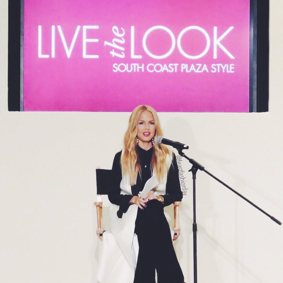 amandanhammond's tweet photo. Fall designer looks @southcoastplaza's #livethelook fashion show w/ @RachelZoe on FFF
https://t.co/Af6iv9tSt9 https://t.co/vV45Zq63QM