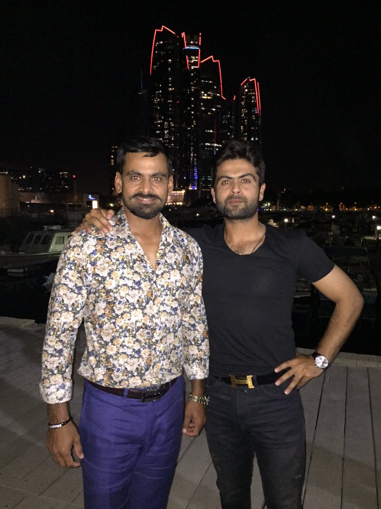 MHafeez22's tweet photo. Enjoyed team dinner .. Smiley faces tells the story.. May almighty Allah bless us all always .. Aameen https://t.co/Lh7M7AAQSM