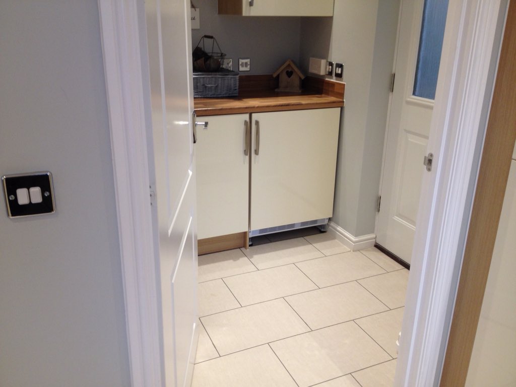 ourowndesigns's tweet photo. Show home completed with @AmticoFlooring with feature strips by @Installerbyron @installersteve2 https://t.co/bKxzyPaJYq