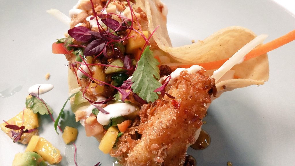 yakumama00's tweet photo. Breaded coconut cauliflower tacos with mango avocado salsa, chow chow slaw, cashew sour cream and honey cumin sauce https://t.co/L0M5iCsLV0
