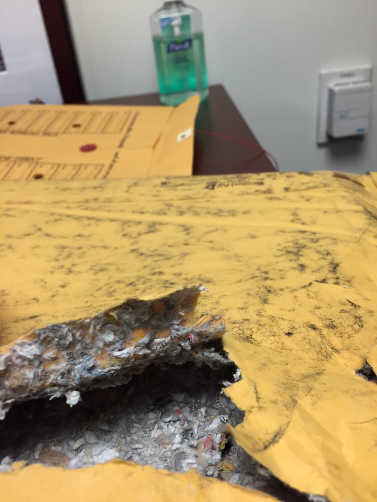 stevethelegend's tweet image. Why is this still allowed? #packaging #SinusProblem #messy #RipsEasily #mailing