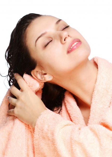 Joanne_Rozalin's tweet photo. #Quickhairtip When using a towel to dry your #hairextensions Do so in a gentle downward motion! https://t.co/aSipARdyvi