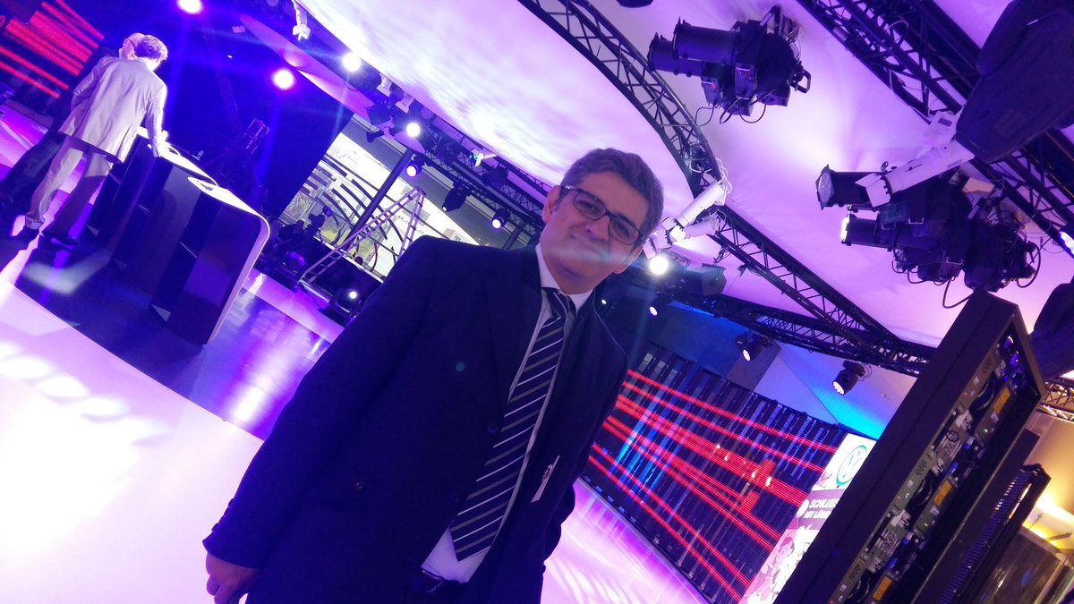 faustopretelin's tweet photo. Merkel y @vwpress_en el tema del programa desde el Parlamento de la UE en Bruselas https://t.co/87puQFda9R
