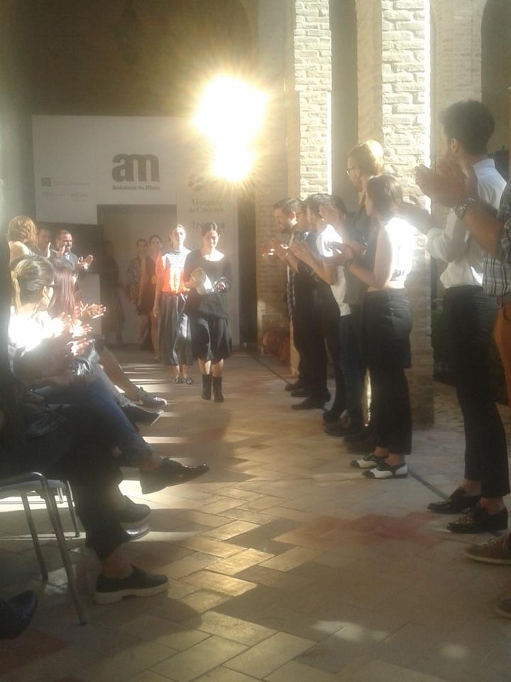 AM_modadelSur's tweet photo. #AnneExcusa es la ganadora del XI Certamen de diseñadores noveles del @IAJuventud @Desencaja #AM2015 https://t.co/P4lhanr5b0