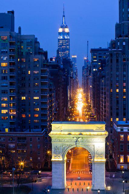 _Paisajes_'s tweet photo. Arco de Washington Square , la Quinta Avenida , y el Empire State en la ciudad de Nueva York https://t.co/jdMXcAxALG