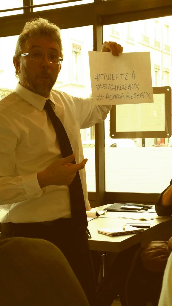 nmerand's tweet photo. #TWEETEA en ce moment au 133 rue Bugeaud avec @Luisetti 
Voici les # à suivre 
#FLASHRESEAUX
#AGENDARESEAUX https://t.co/Vvvb4j0n7L