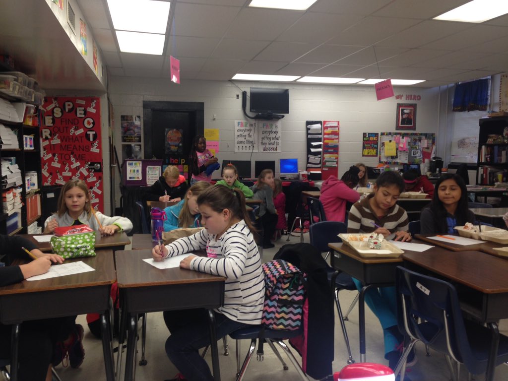 traywick5th's tweet photo. @TISPTO @TISChampions #morningmathclub https://t.co/JqPYN268XJ