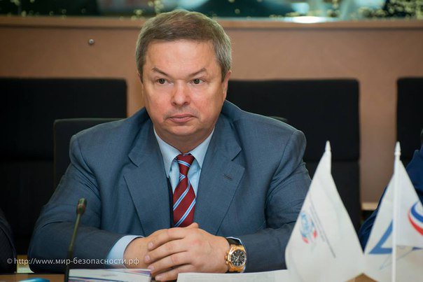 pb_ur's tweet image. Председателю совета ННФ #ПБиУР А. Перцеву.  #Перцев #благодарность #безопасность  pb-ur.ru/news/45/