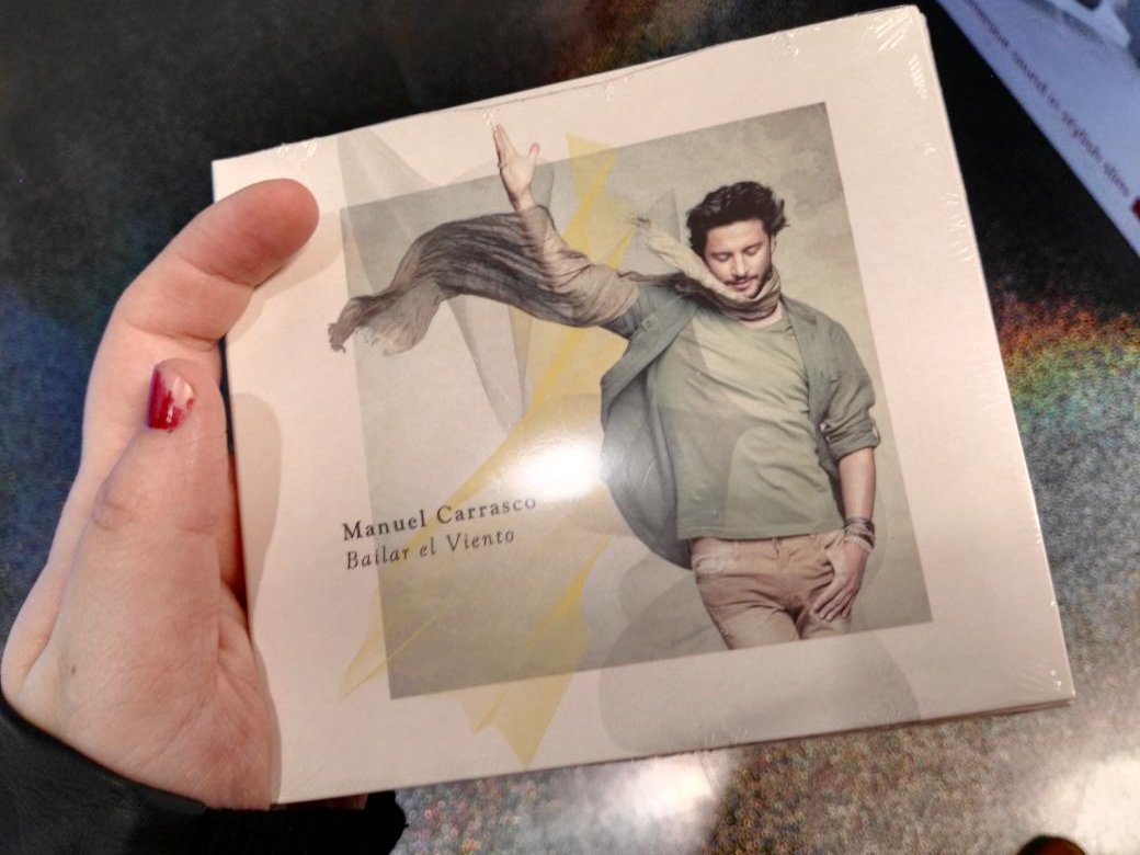 ceeliamc's tweet photo. Hoy firma de discos en el Corte Inglés. Allí estaré la primera!!! Mil ganas de verteee @manuelcarrasco_ 😍❤ https://t.co/9t1GGo4tW6