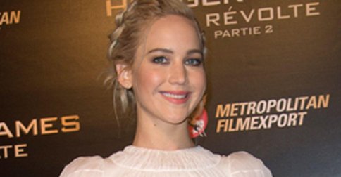 marieclaireuk's tweet photo. See Jennifer Lawrence WOW the red carpet in Paris for #MockingjayPartII 💯 https://t.co/gGAimqoS6J https://t.co/dGqFXnp2B5