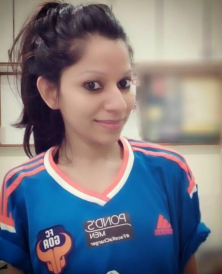 rey0206's tweet photo. @IndSuperLeague #ISLMoments #LuckyWinner #FcGoaJersey #signedmerchandise #VarunDhawan #LetsFootball #heroisl ❤ ⚽ ❤ https://t.co/D1QLNlrPYN