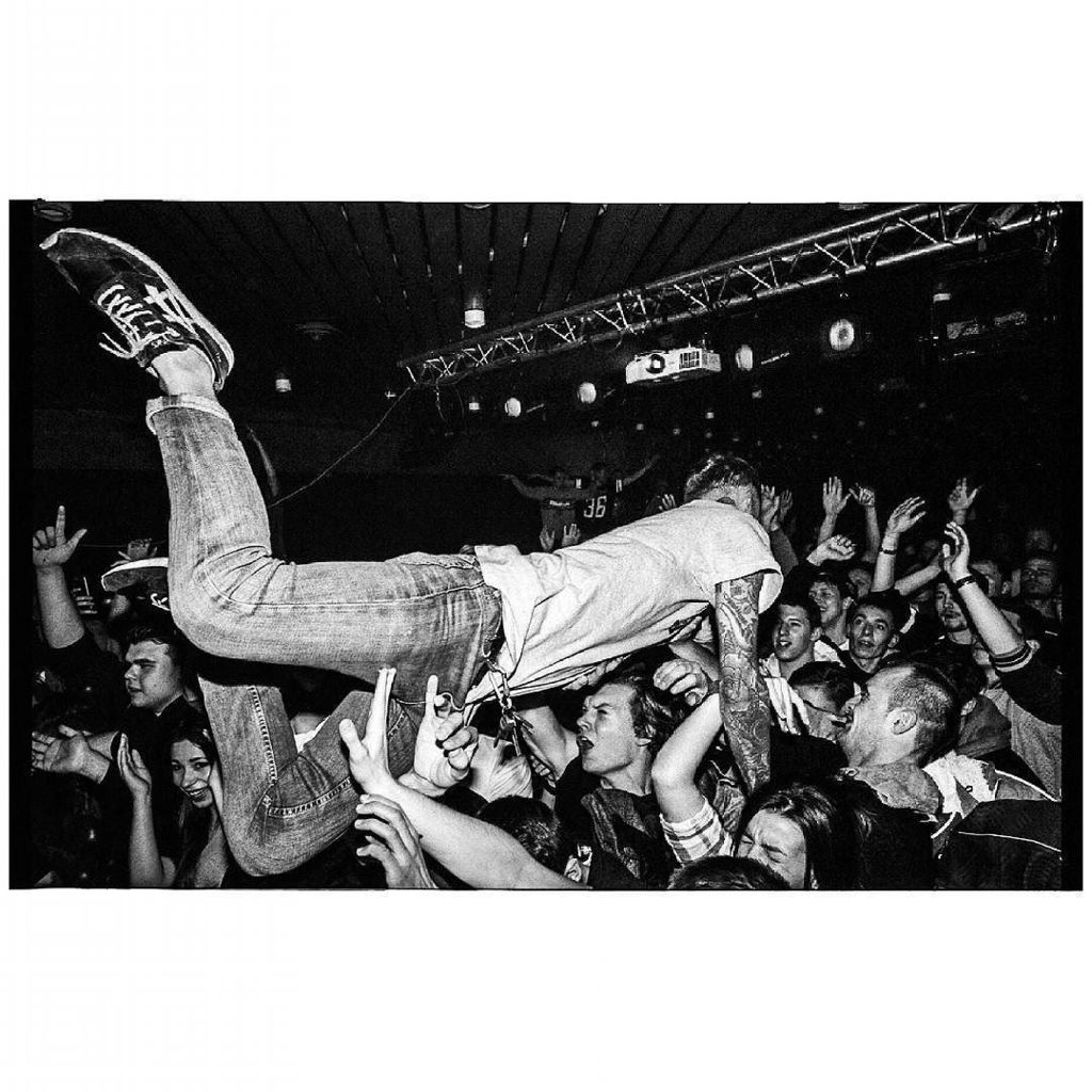 MarcinLachowicz's tweet photo. osiemdziewiec | stage diving na koncercie @wlodiparias 🏃🙌🔥
#wlodi
#wszystko_z_dymem #conce… https://t.co/tgmOcb2g8G https://t.co/8pSGp1nXNo