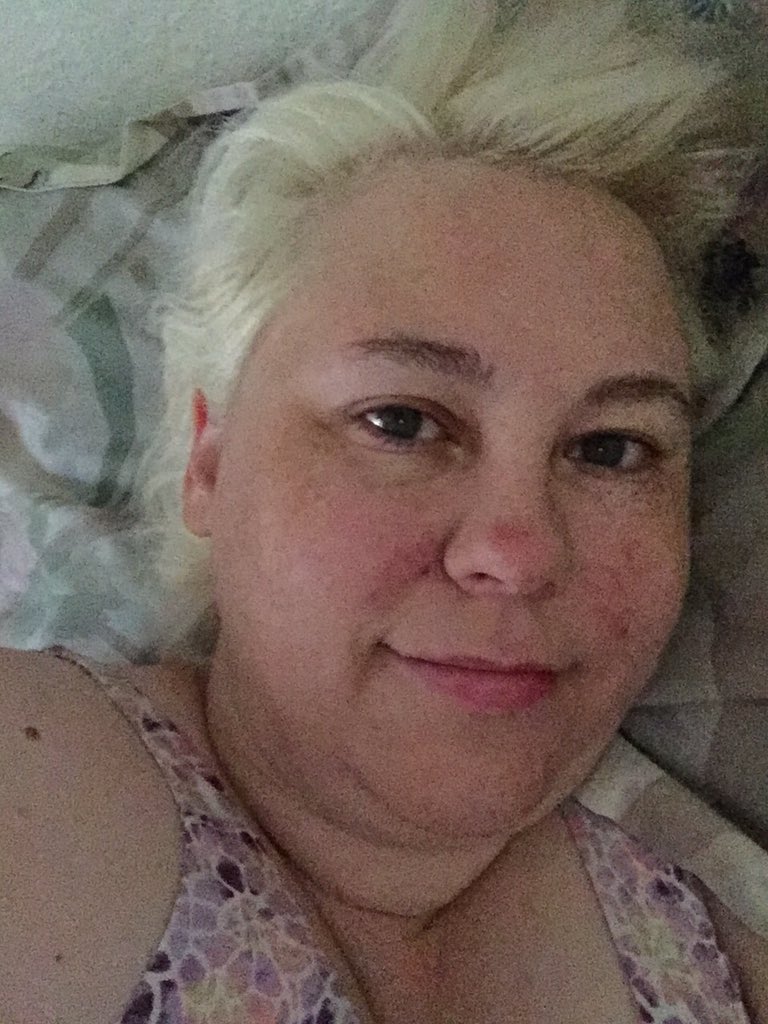 JoyRager8's tweet photo. I'm so happy that I don't have to get up out of my warm blankets to go to work. #stayathomemom #workfrommybedโบ๏ธ https://t.co/YRdbvyQpnt