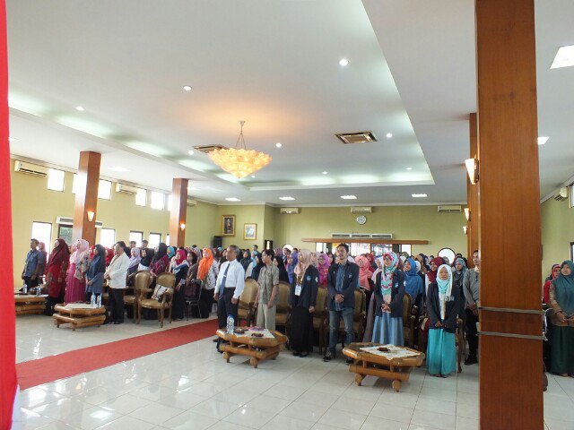 para peserta seminar, dosen, dan para tamu undangan.