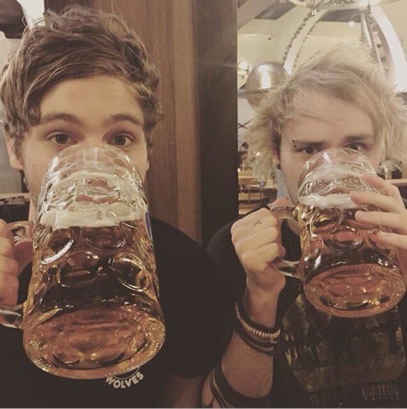 _5sosfm_'s tweet photo. Cheers #5SOSSTRIPPED @Michael5SOS @Luke5SOS @5SOS https://t.co/CIROMjDXNt
