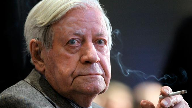 licharrier's tweet photo. #URGENT : mort de l'ancien chancelier Helmut Schmidt à 97 ans. https://t.co/jQHYwt9C2i