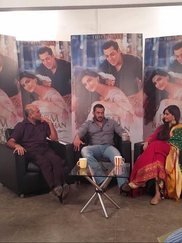 inshaammu's tweet photo. @BeingSalmanKhan @sonamakapoor #ReliveFamilyValuesWithPRDP #RoyalPRDPin2Days https://t.co/Mvpsmfq1uS