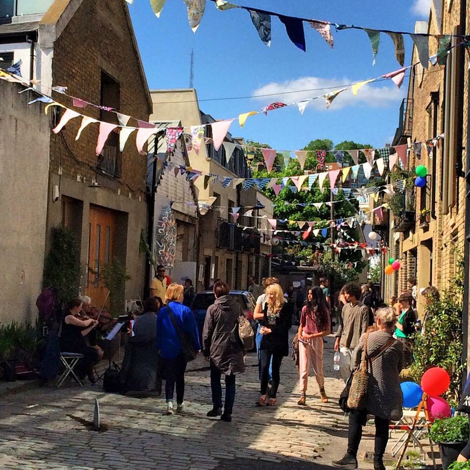 RT <a href="/BoppinTotsFi/">Boppin Tots Fi</a> Havelock Walk Winter Weekend 28 &amp; 29 Nov visit us! Studios open 12-6pm. Art, music, food #SE23