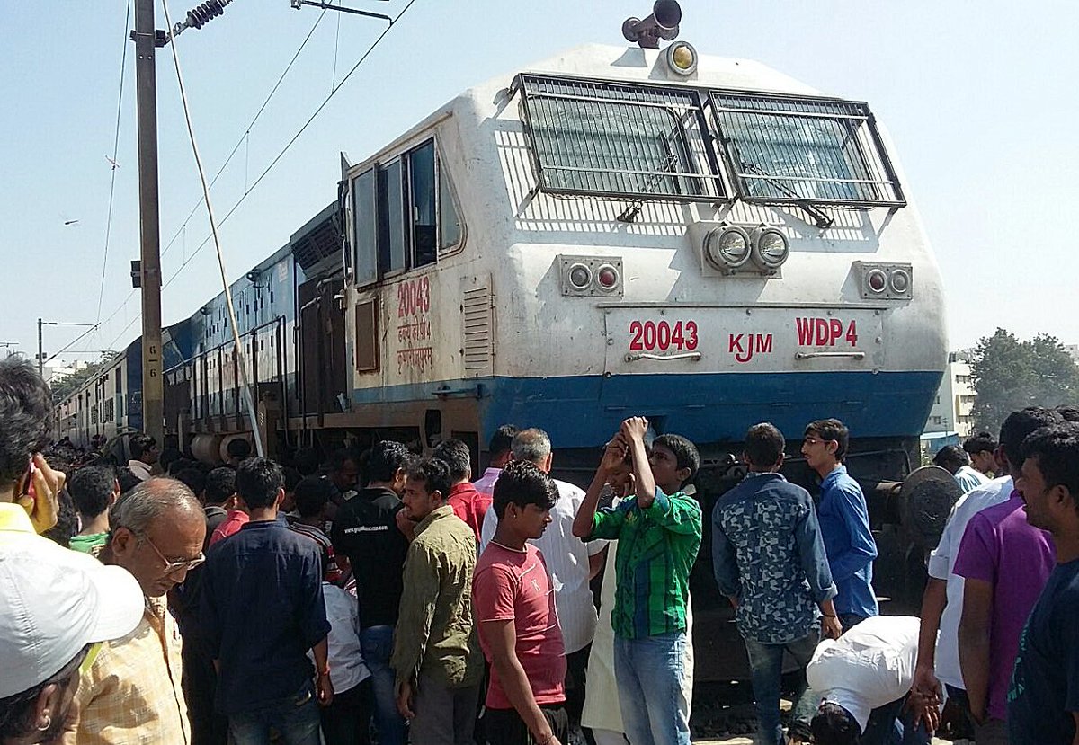 timesofindia's tweet photo. Now book tickets 30 minutes prior to departure of train https://t.co/Mn9wqMzBga https://t.co/WPwfujH5o7