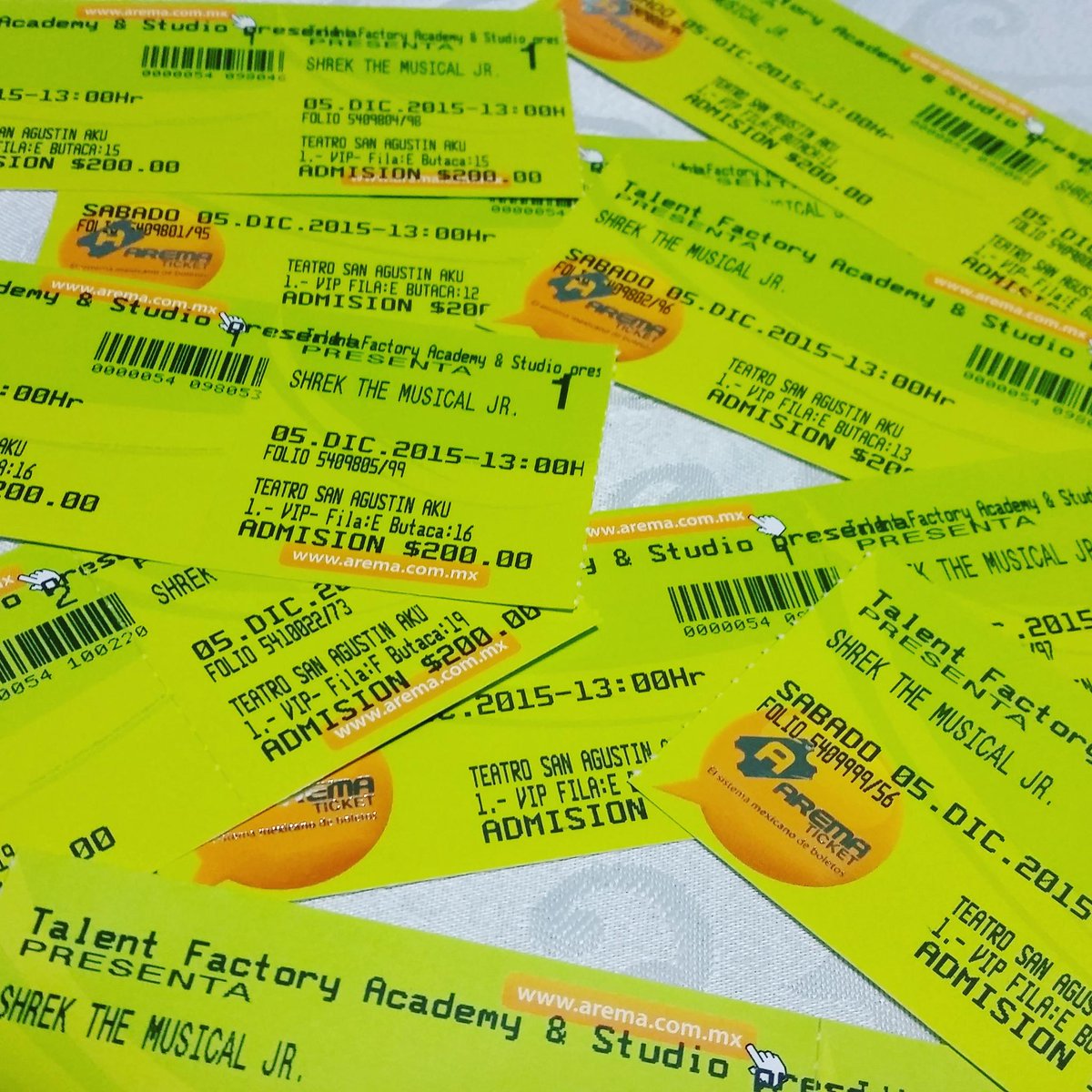 AnthonMor's tweet photo. Yyyyy k llegaron los tickets para la presentacion de SHREK JR EL MUSICAL kien dijo yooooo #MORFANS gracias por apoyo https://t.co/WTuOBiySAO