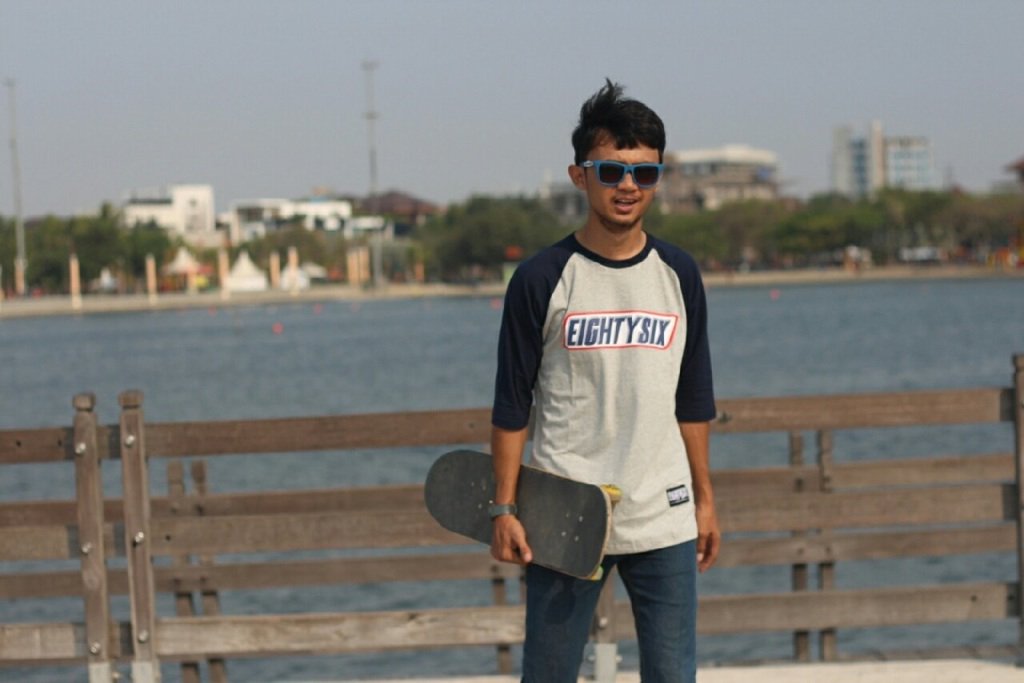 Available Eightysix male tees Reglan
Price.125k
Size.S.M.L
Online Order +62 896 52576835