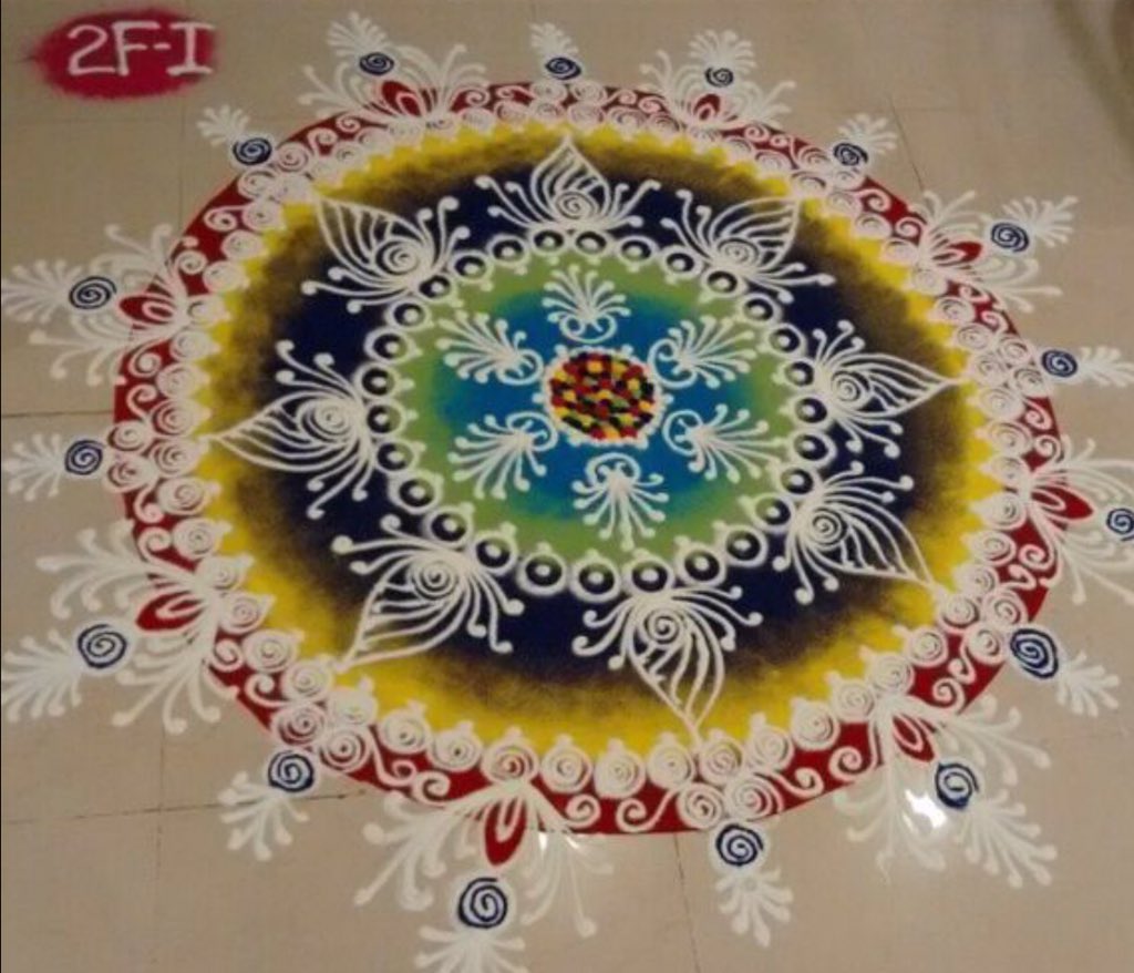 riyasuri01's tweet photo. #GreetWithApus
Its the “Festival of Lights” today
It’s again the day of Diwali
It’s time to dress up folks https://t.co/xjrv11n9qF