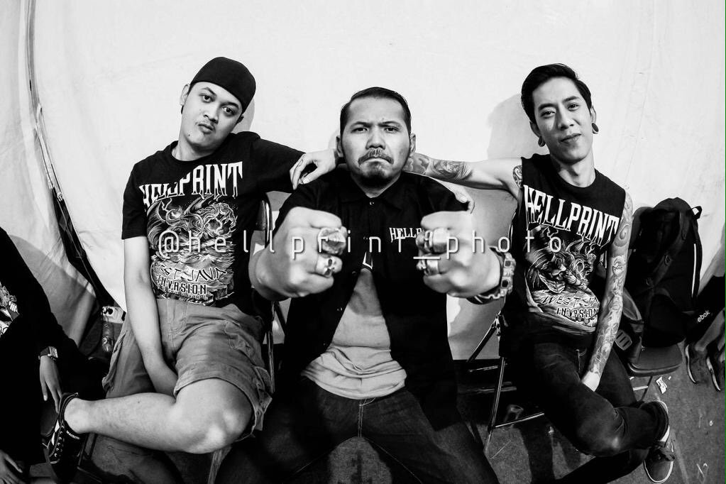 Host : Racid ( wardrobe by : HELLPRINT )    

Hadiah kuis persembahan : Founder Factory &amp; OTC Barbershop