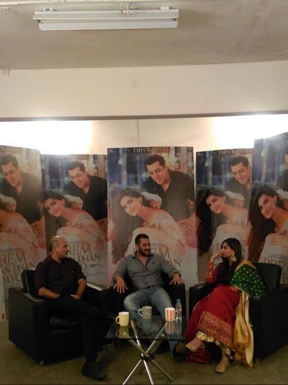 inshaammu's tweet photo. @BeingSalmanKhan @sonamakapoor #ReliveFamilyValuesWithPRDP #RoyalPRDPin2Days https://t.co/lgbwNUe2zy