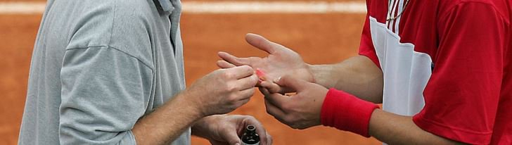 Herken de hand #2. Wie heeft er last van een blaar? facebook.com/BionicTennisGl… … #tennis #ATP #WTA #KNLTB #abnamrowtt