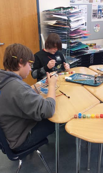 wcr2middle's tweet photo. MS Students in Art are recommissioning items for new purposes/uses. https://t.co/Vsz4wXtqgS
