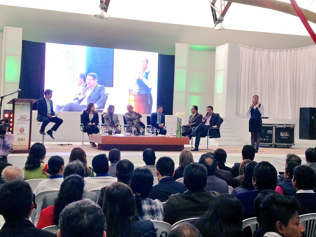ConectadosLoja's tweet photo. .@calu representando a @utpl @prendho comenta cuál es el aporte de la academia para el emprendimiento #LojaInnova
https://t.co/gabELUb1T8