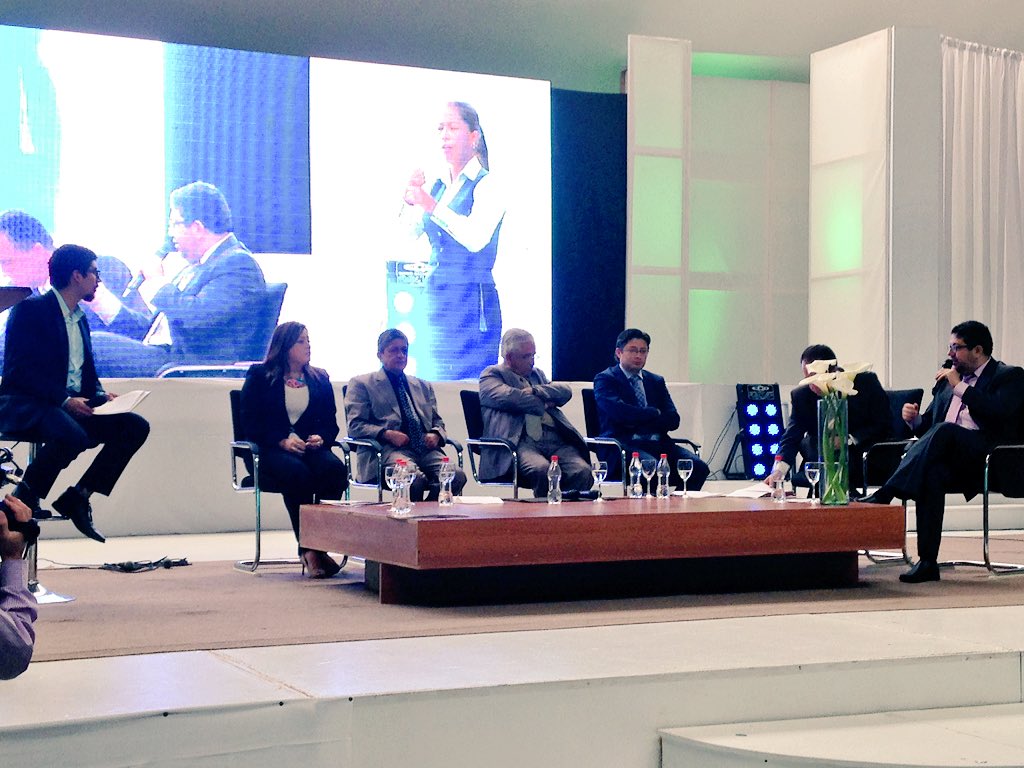 ConectadosLoja's tweet photo. .@calu representando a @utpl @prendho comenta cuál es el aporte de la academia para el emprendimiento #LojaInnova
https://t.co/gabELUb1T8
