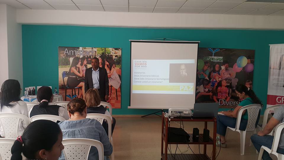 gppweb's tweet image. “Hacer o no hacer. No sirve intentar, solo hacer” Feliz Semana ¡ #emprendimiento