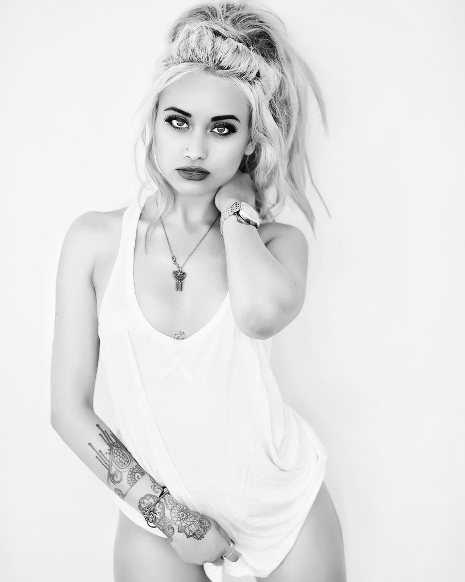 THE START OF PLANET O MADNESS!
DJ Carly O mix series 
Vol. 1 (electro) download now
datafilehost.com/d/55b618a0
#music