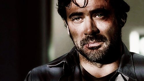screencrushnews's tweet photo. #TheWalkingDead officially casts Jeffrey Dean Morgan as Negan, the biggest bad of all: https://t.co/78bghGL4VZ https://t.co/FZk5I6f3cw