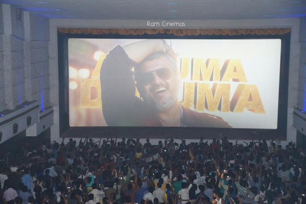 rameshlaus's tweet photo. Few ppl dancing here and there is routine.. Entire theater dancing for #AalumaDoluma is Vera Level.. Thala + Anirudh https://t.co/TZX6guWcnO