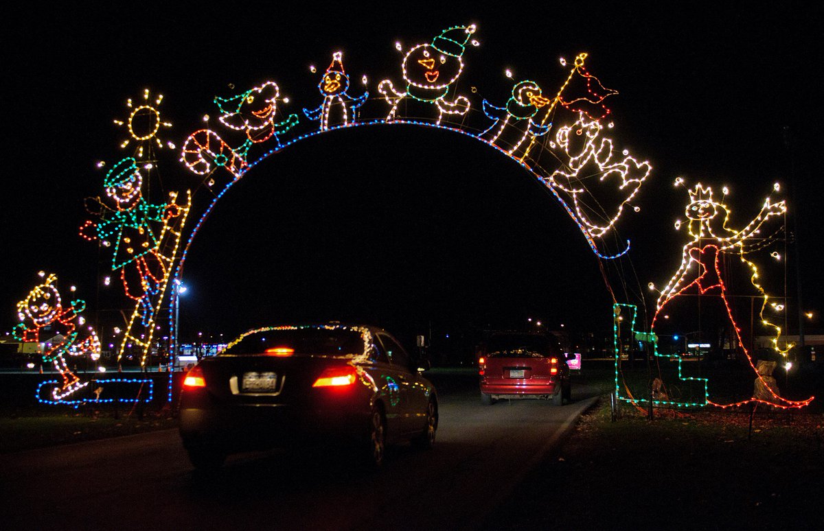 cnyadvertising's tweet photo. It's here! @Wegmans @LightsontheLake #Holidays #CNYFamilies #familyfun #traditions https://t.co/fEmIBnny9b