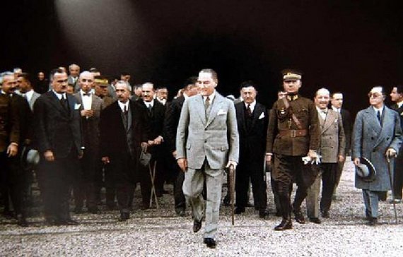 Seni unutturmaya çalışanlara inat seni asla unutmayacak evlatların var.  Unutmadık unutmayacağız!! #10kasım