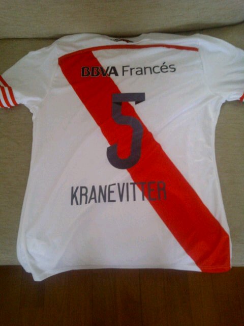 Te gusta esta camiseta de Kranevitter? Puede ser tuya! El 25-11 digo el ganador. RT y te anotass! Vamoss!