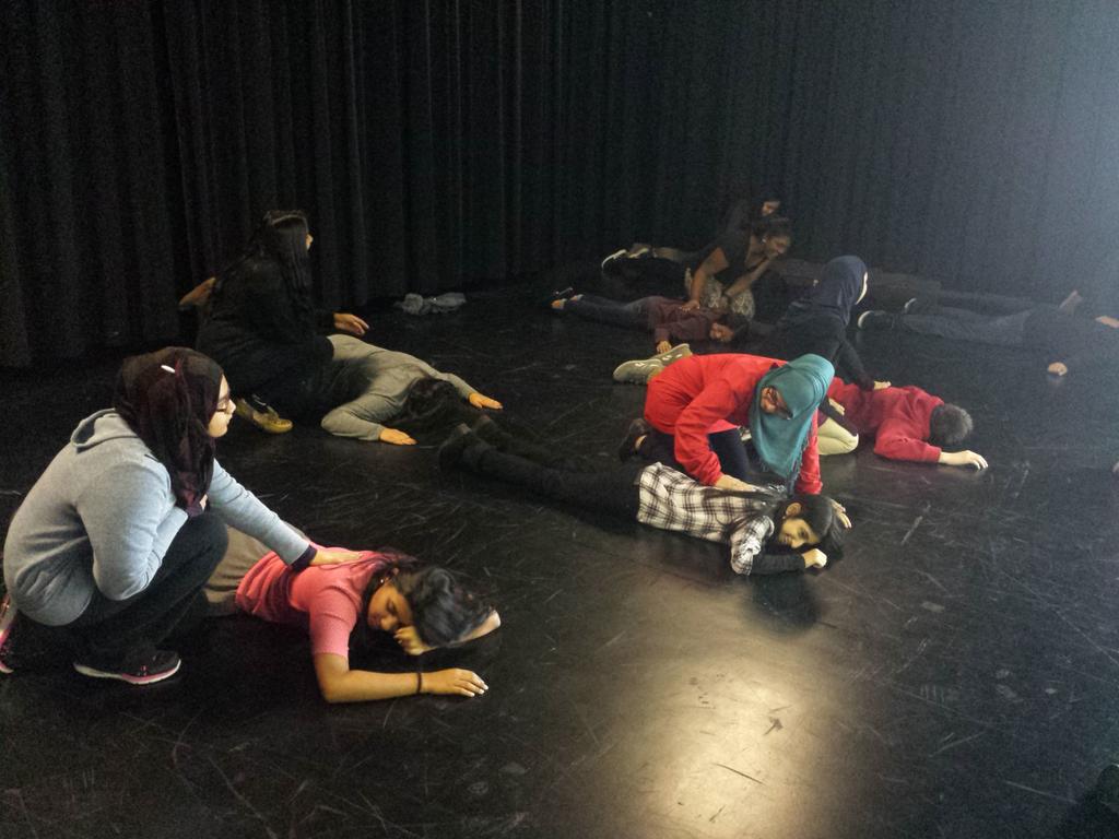 MsEyeLee's tweet photo. SLSS SHSM Students learning emergency response and first aid! @SLSSPeel @VPLoiLam @peelparamedics @redcrosscanada https://t.co/nNgvIdR2My