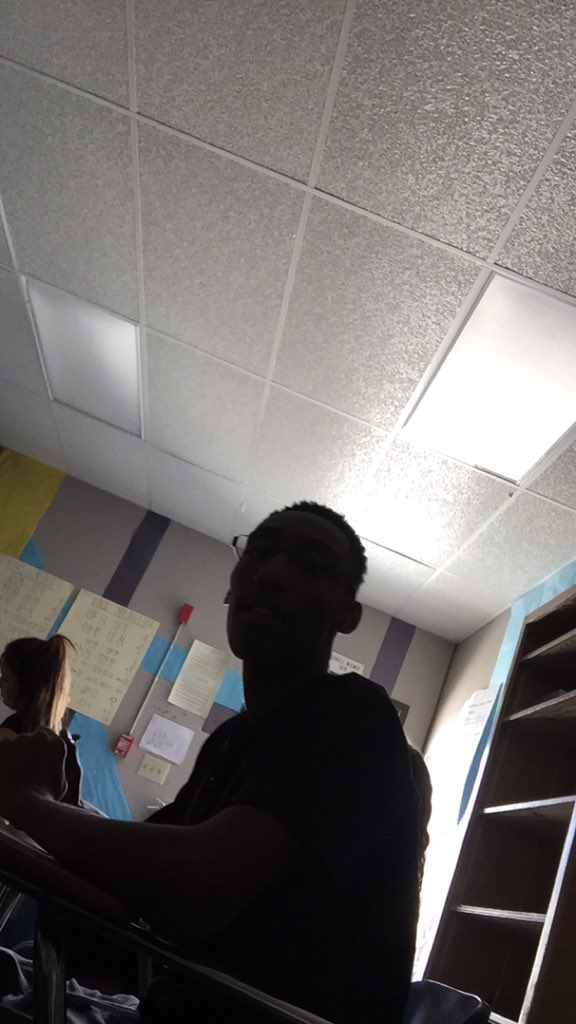 yaboiijohn10's tweet image. Happy birthday to my boy eejay ! Have a great day #itsnotsafe 🤖🎈🎉🎈🎉