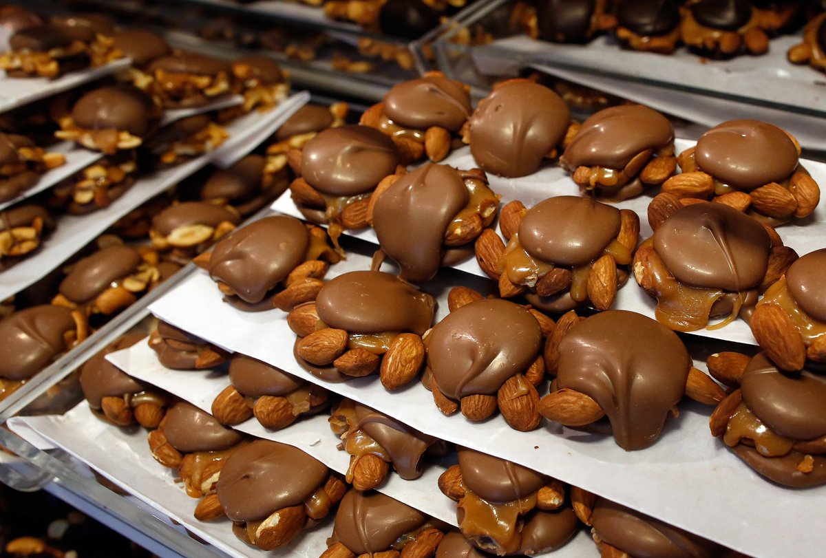 BostonDotCom's tweet image. Phillips Candy House turtles are one of Oprah’s favorite things
trib.al/rAihIaz