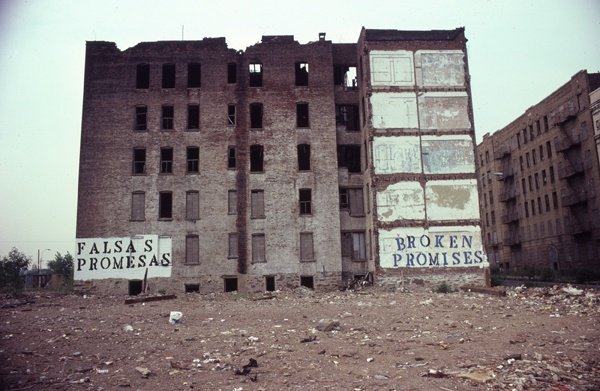 HistoryBureau's tweet photo. The always riveting @clockersprice describes the rise and fall of public housing in NYC: https://t.co/waIuwvkCpP https://t.co/2wzGwi9KvH